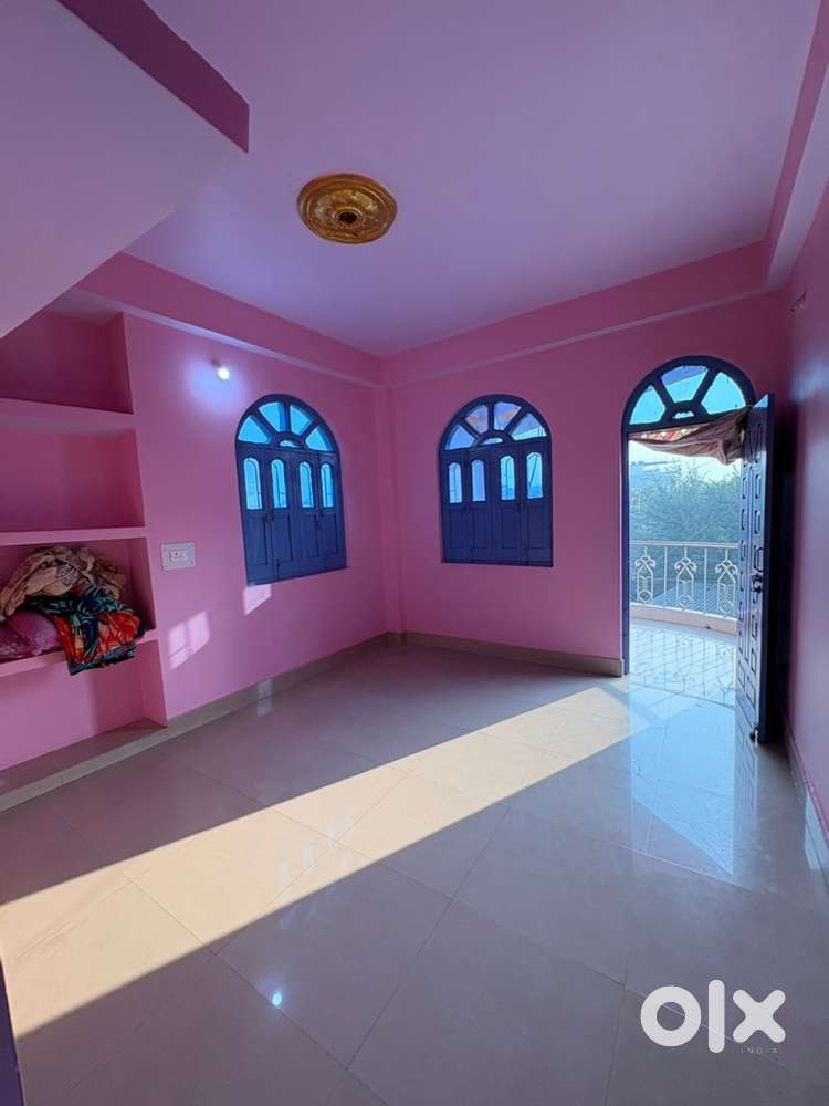 3 bhk flat only for family3Rooms with attache balcony 2 bath 1 kitchen