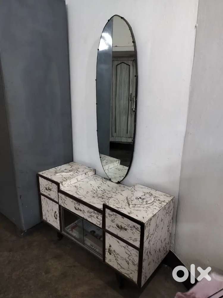 Dressing table