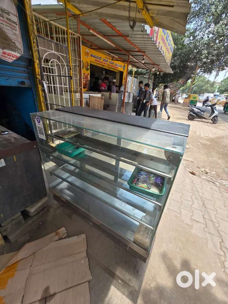 Bakery showcase cooling Good condition 4×2 ft(negotiable)