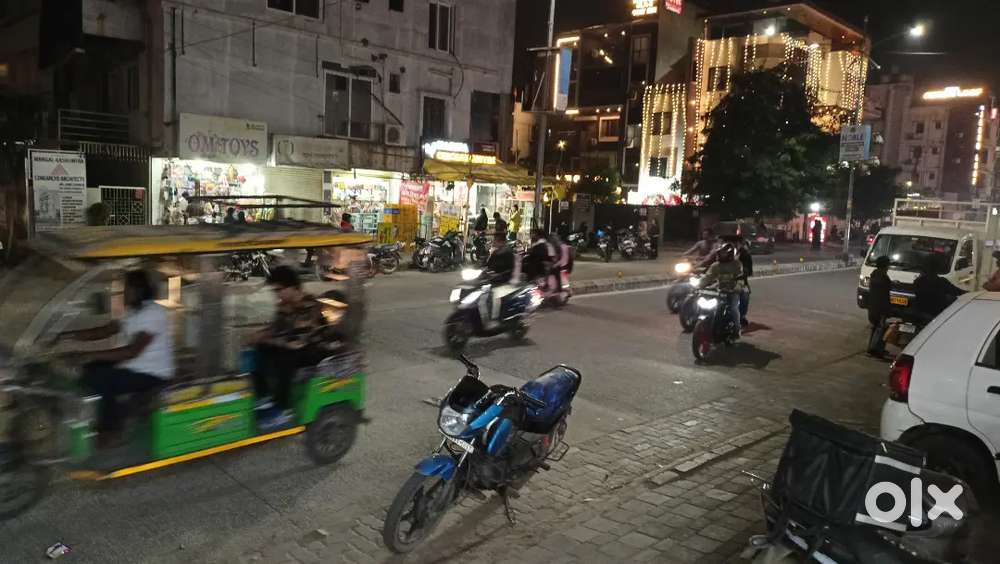 Prime Road facing shop rent for cafe & Restaurant in Manish Nagar