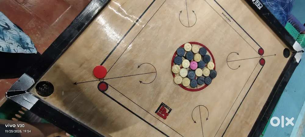 Carrom board