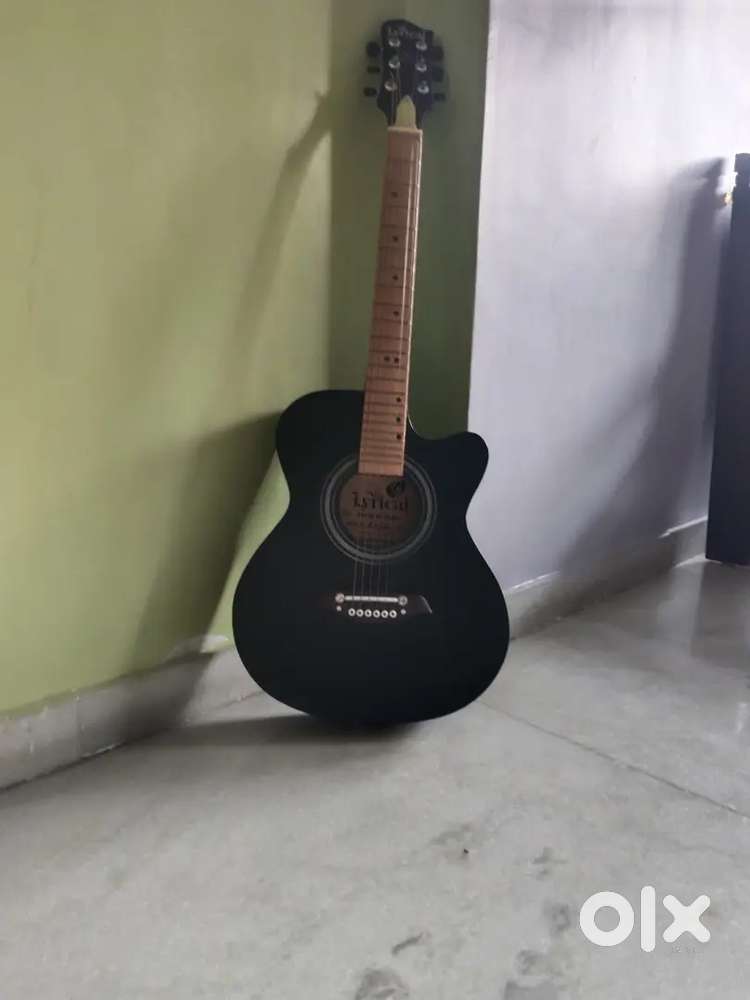Acoustic Guitar with matt finish