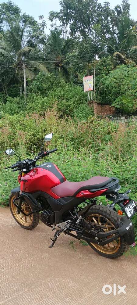 fzs fiv4 metallic red deluxe model