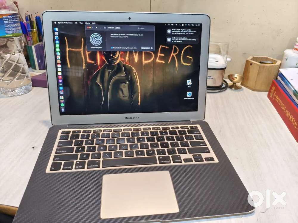 Apple laptop