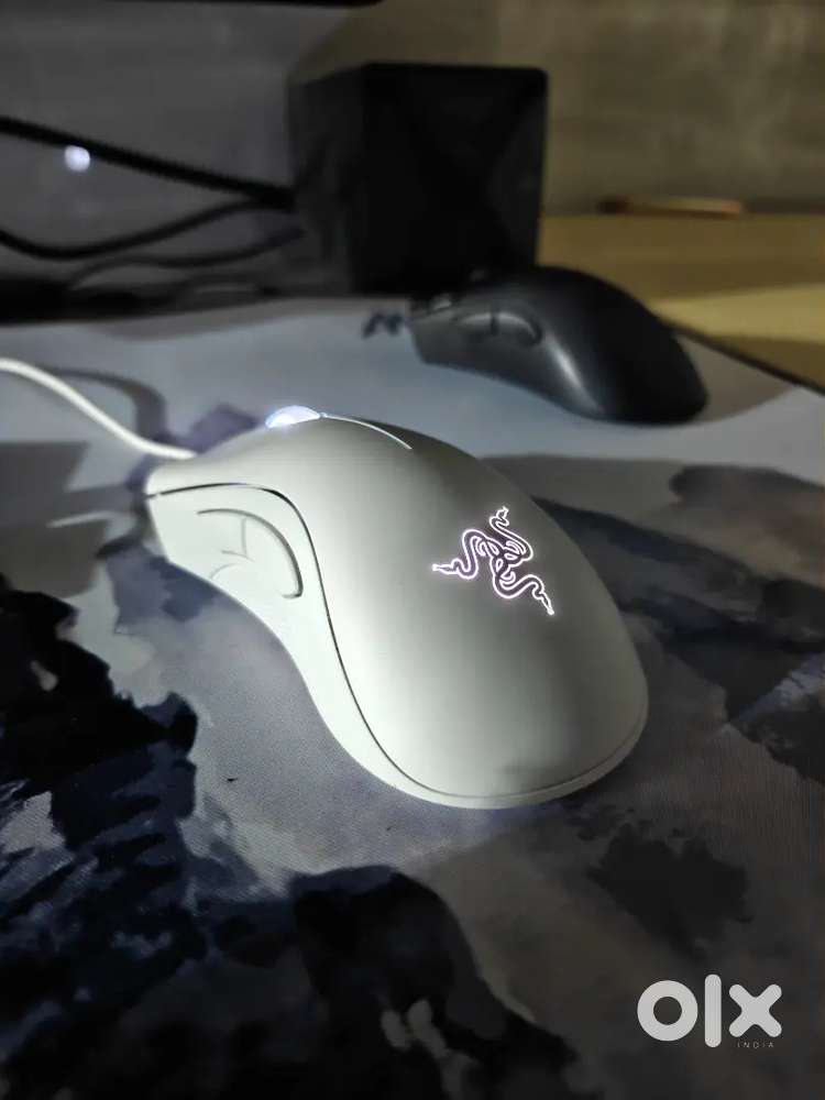 Gaming Mouse (Razer Deathadder Essential White Edition)