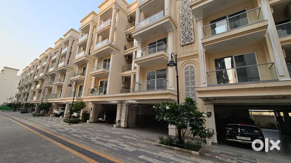 Ultra luxary independent floor with office