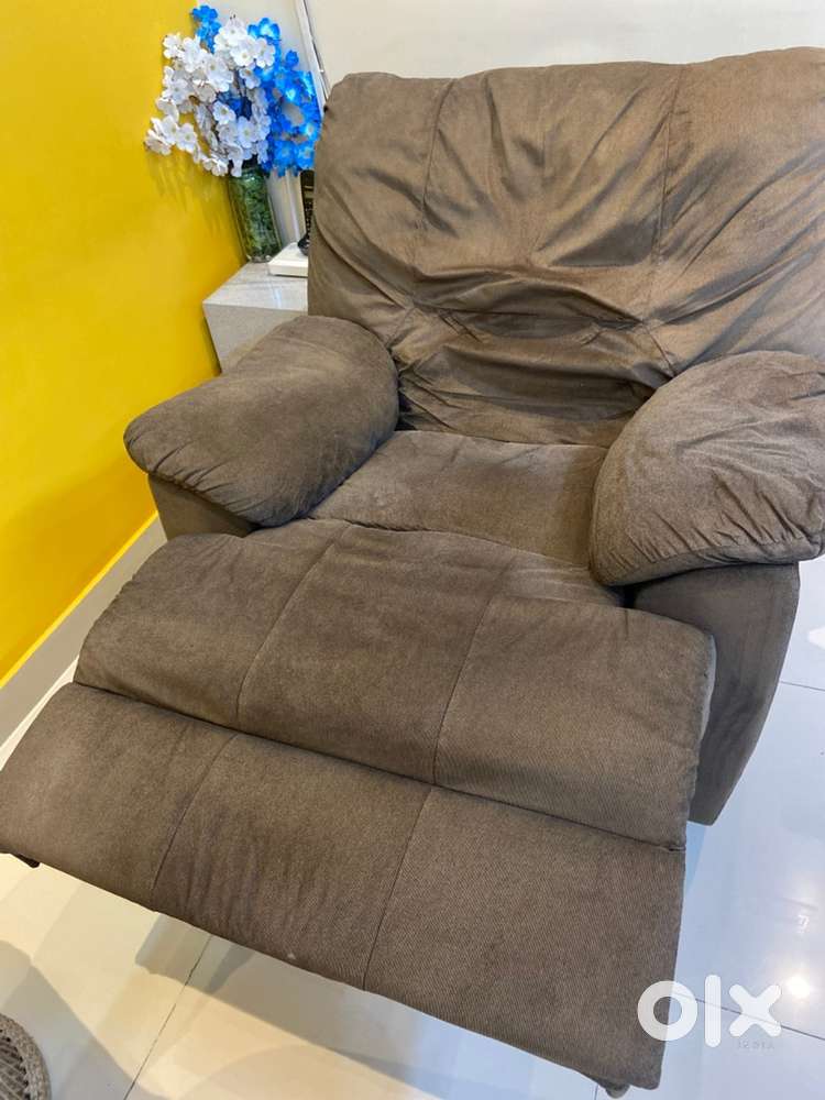 Single recliner