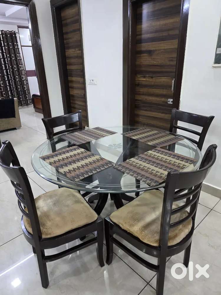Dinning Table with Glass Top