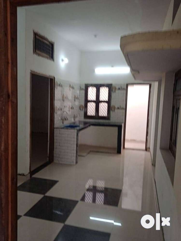 1 SEPERATE PORTION FOR RENT WITH WASHROOM AND KITCHEN