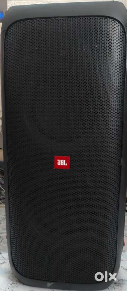 JBL 310 Party box speaker with box - Good as new