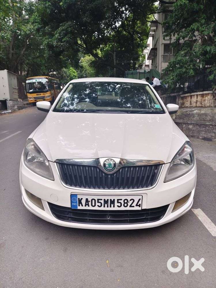 Skoda Rapid 2011-2013 1.6 MPI AT Ambition Plus Alloy, 2013, Petrol
