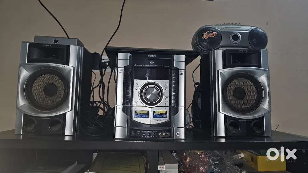 Sony stereo/music system  in very good and working condition