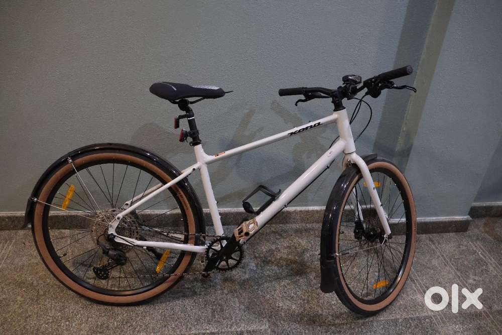 Brand new Kona dew deluxe bike just ridden less than 50 km