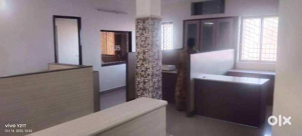 Commercial Semi furnished Office 1000 Sqft for Rent at Alandur