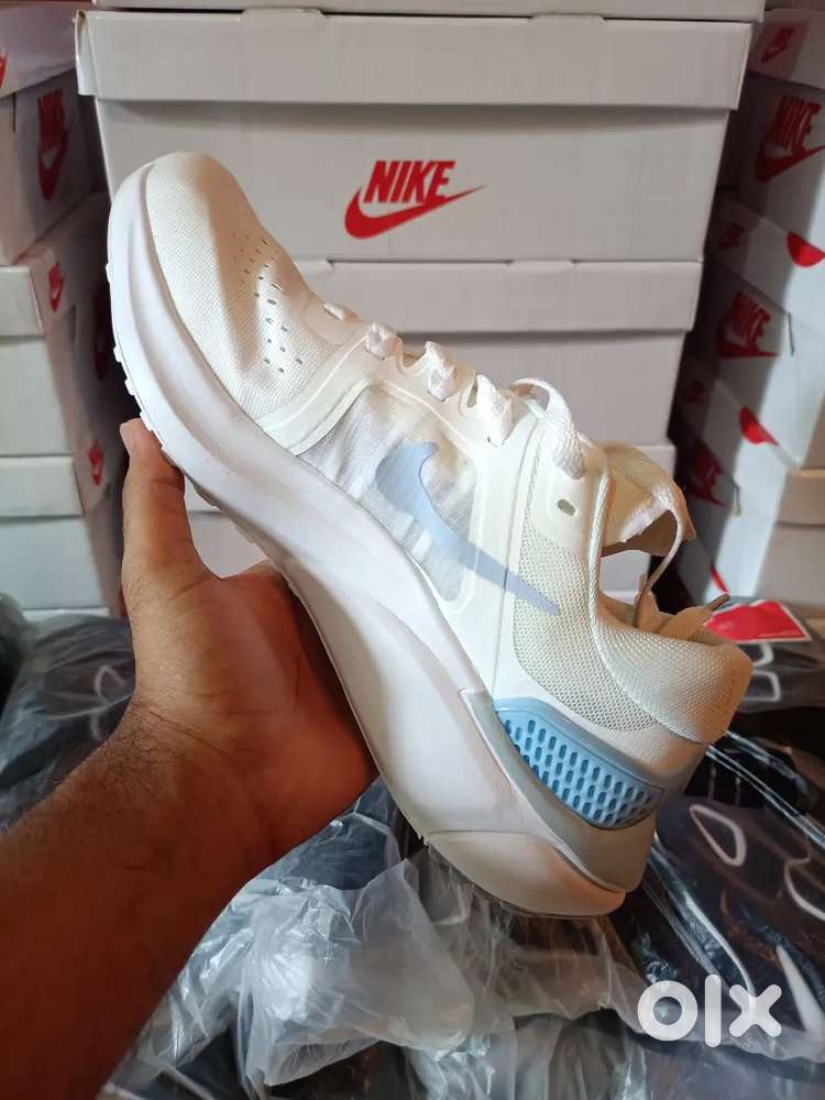 Mens running shoes