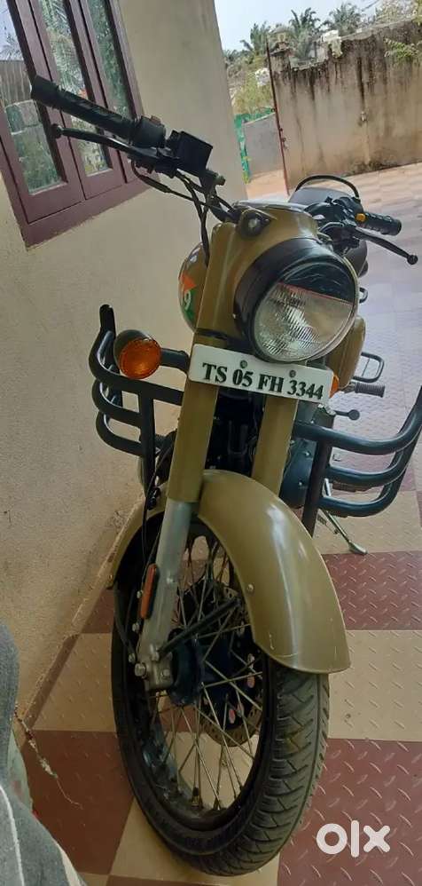 Royal Enfield Classic 350 BS6 (Army Colour) – Excellent Condition