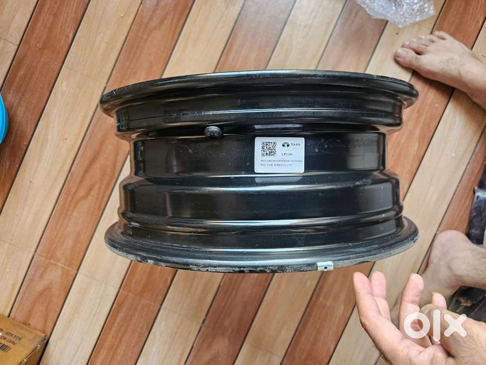 Tata Nexon Original Wheels & Caps – Hardly Used, Just 10 Days!