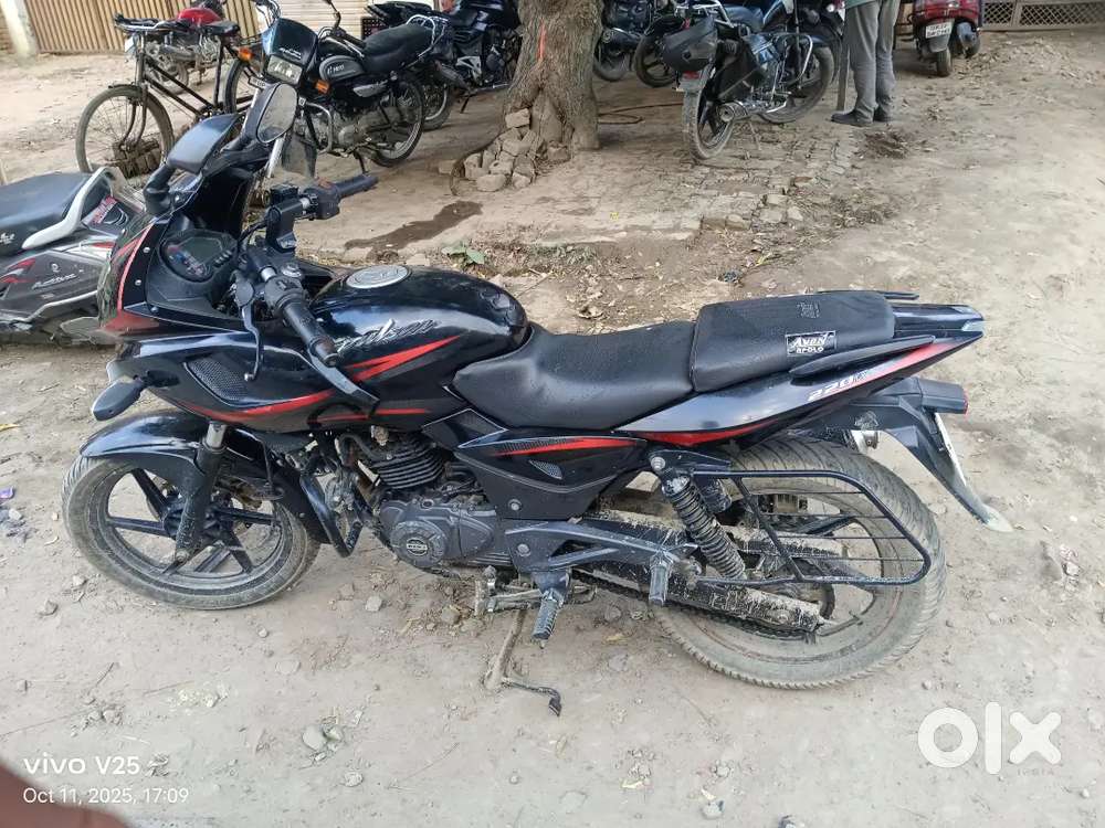 Pulser 220 F