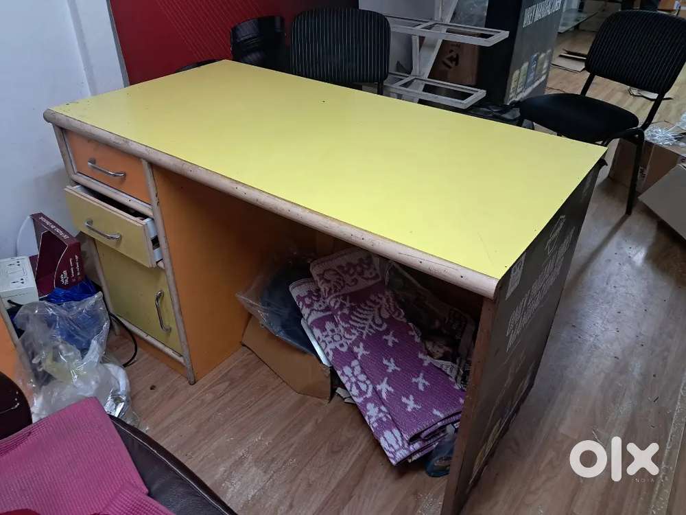 Office table 4*2 feet