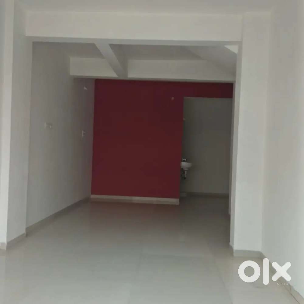 Huge road front shop suitable for medical or multiple business