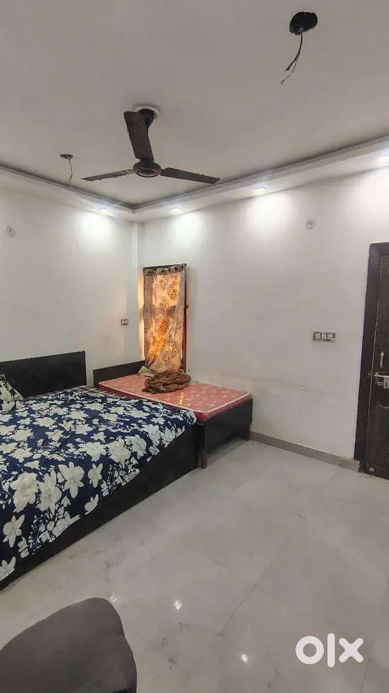 1bhk Rented floor in Arya samaj road