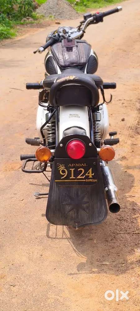 No repair, no scratches, single hand , very Good condition