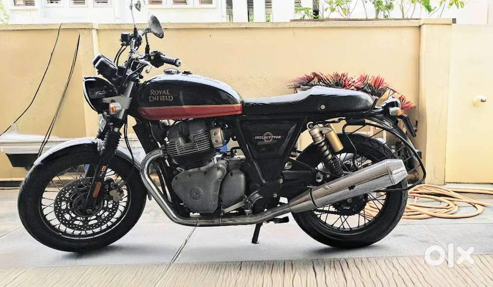 Interceptor 650 sunset strip black in good condition