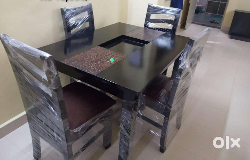 Band new luxury dining table Shisham wood