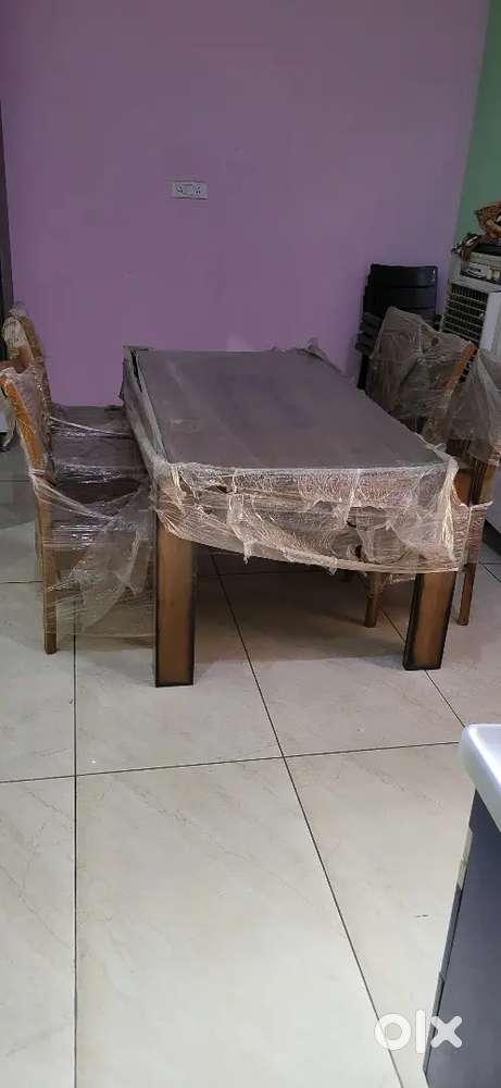 Dining table with 06 chairs