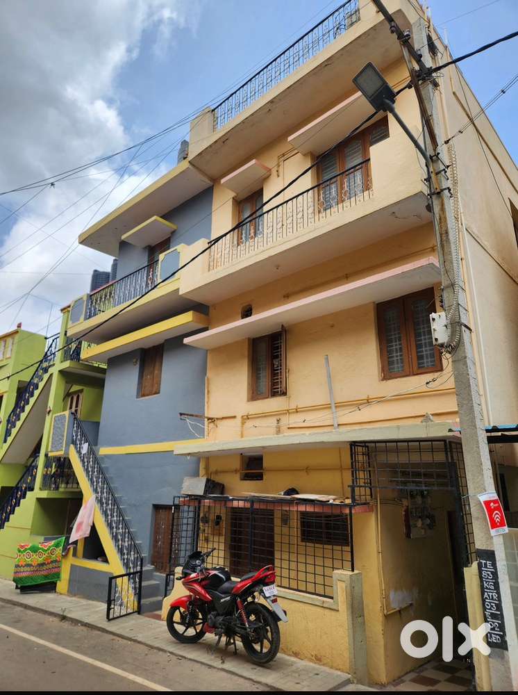 A & E khata 750 sqft building in Kadugodi near metro strain