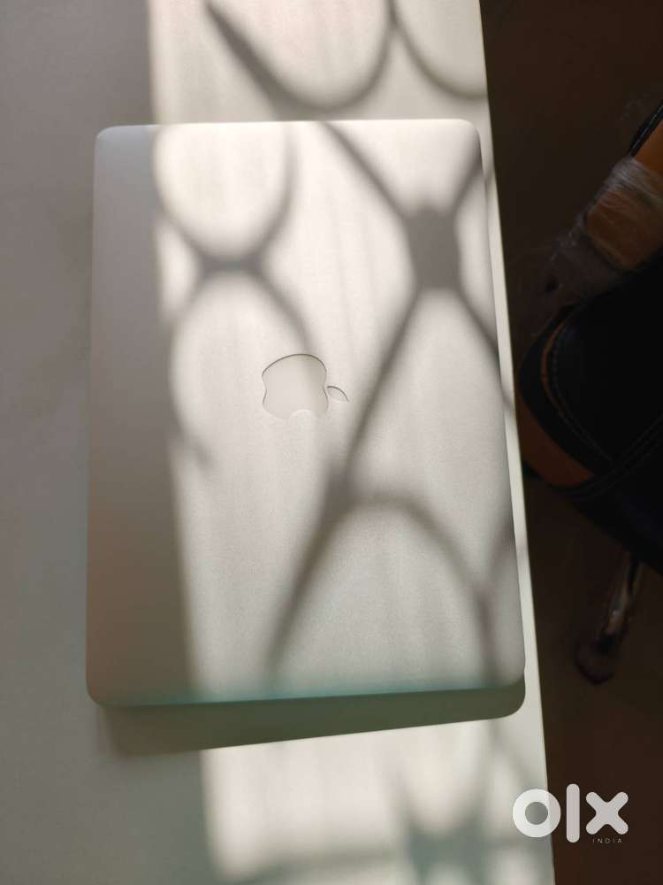 Macbook Air 2017 looks brand new, excellent condition for sale