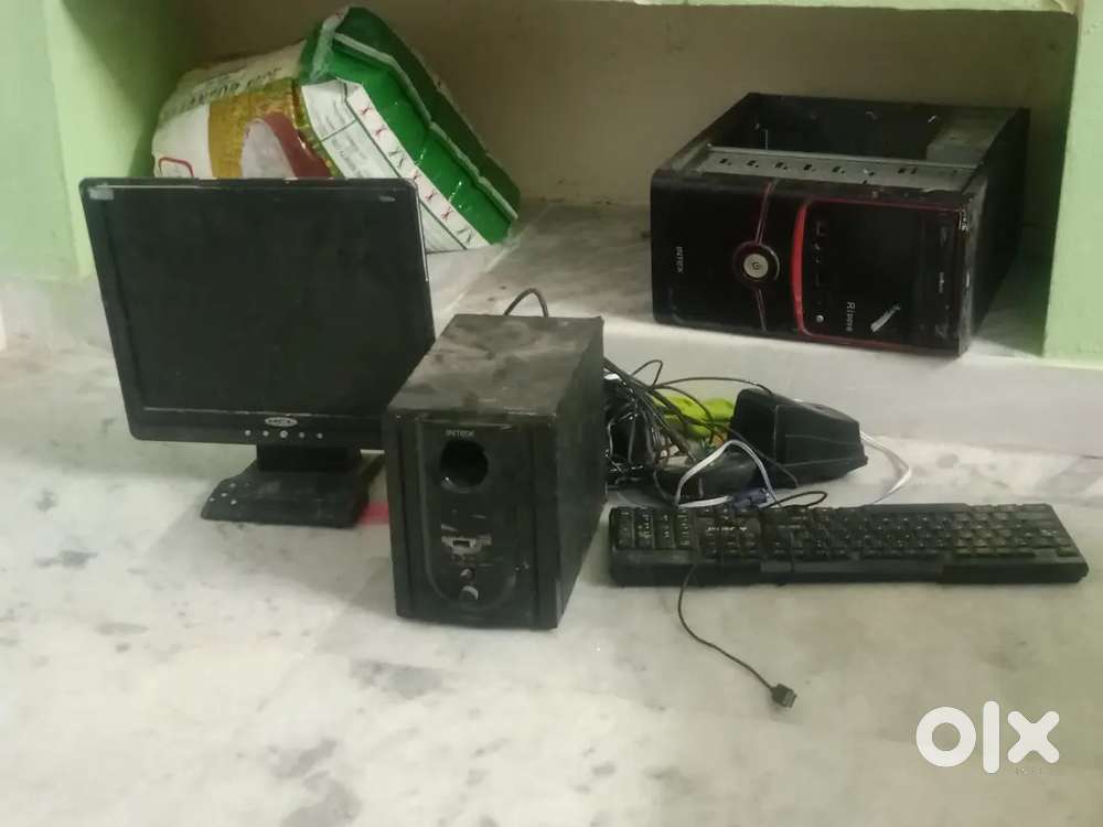 Computer set with monitor cpu keyboard mouse and speakers