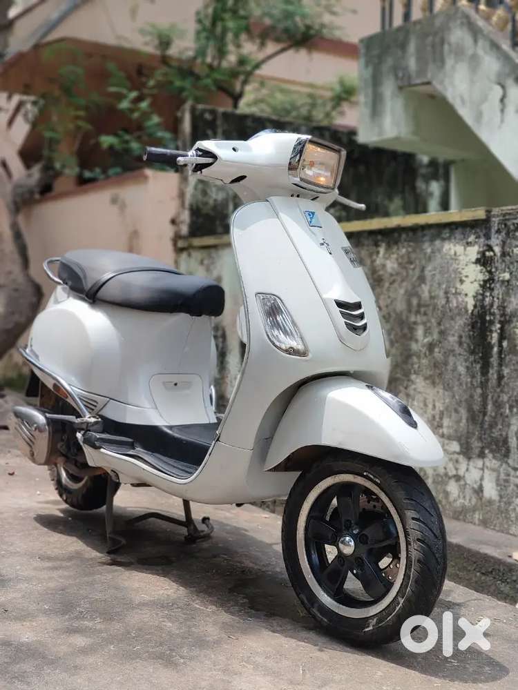 Vespa 125 white bs4