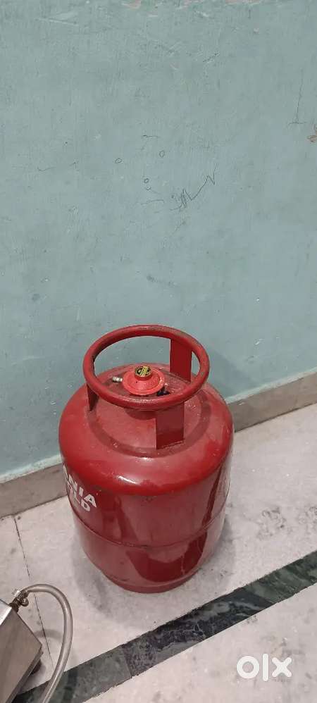 Gas stove with 10 kg gas cylinder