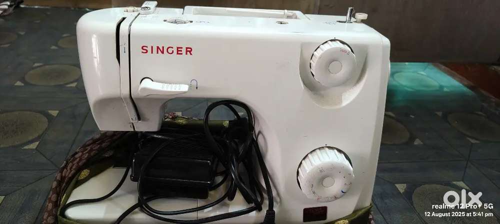Sewing saliai machine