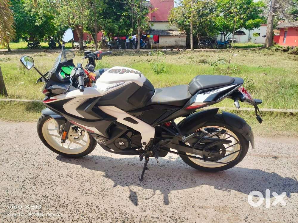Pusar NS 200