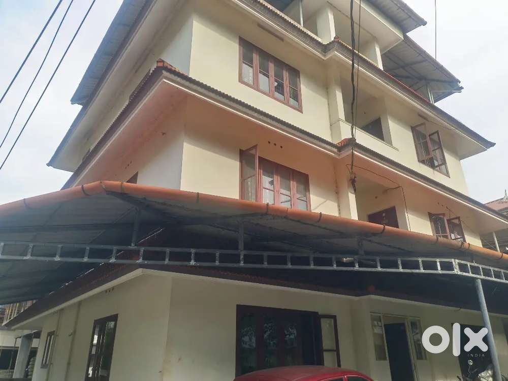 Kakkanad 1 BHK apartment rent 2 bachelors 2 km from Infopark