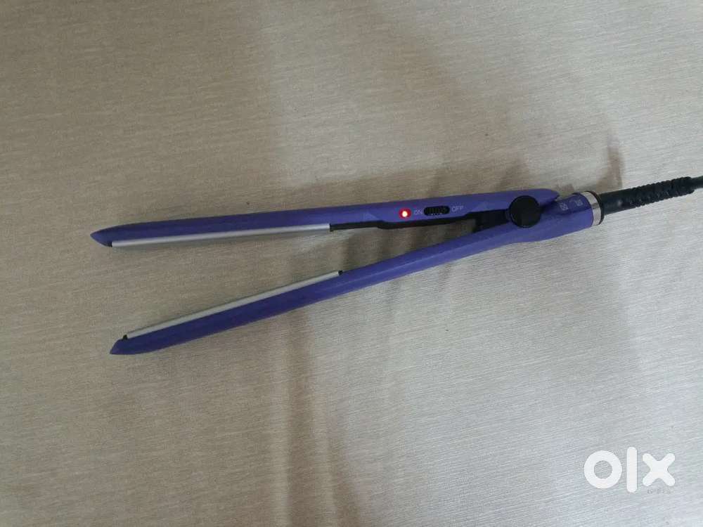 Havells HS4101 Ceramic Plates Fast Heat up Hair Straightener& Curls