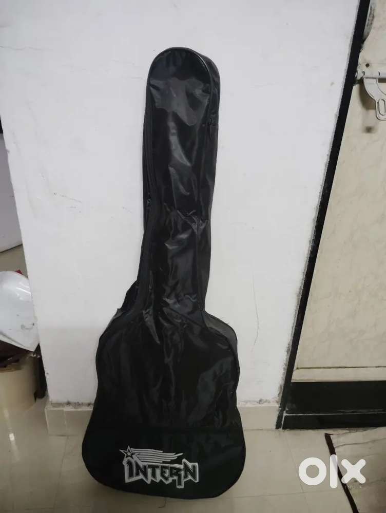 Intern Acoustic Guitar With Bag