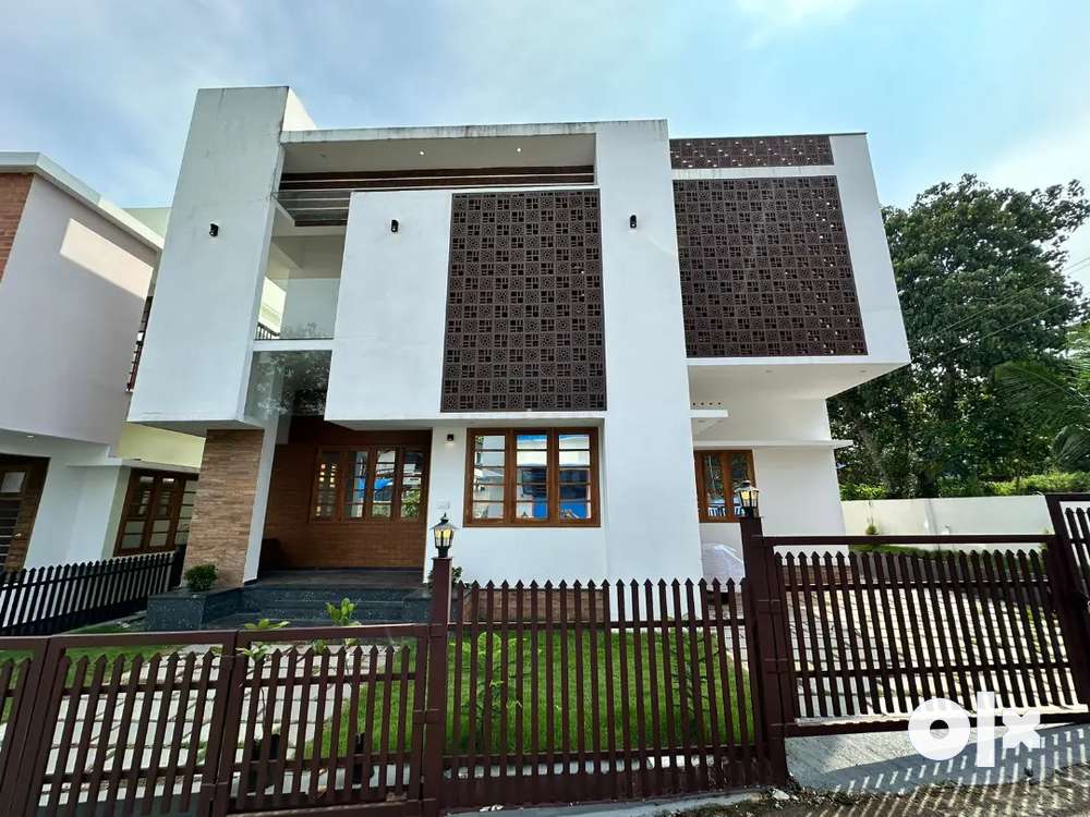 Perumbavoor town 1.5 km 4 cent 3 bhk new villa
