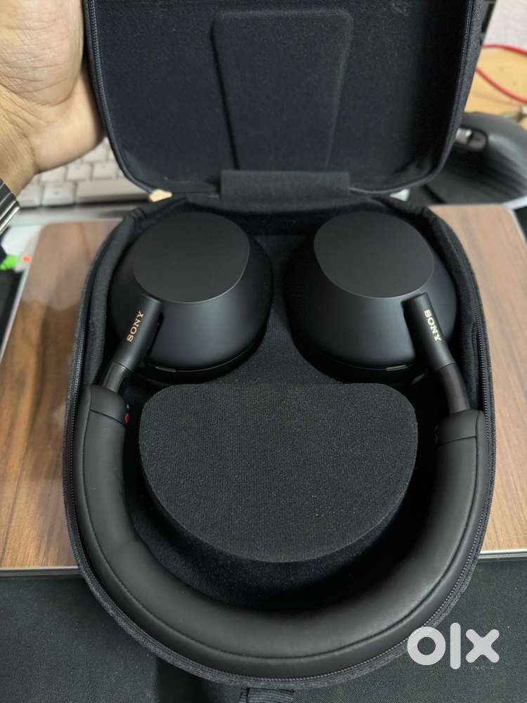 Sony WH-1000Xm5 Premium Headphones Rarely Used For Sale