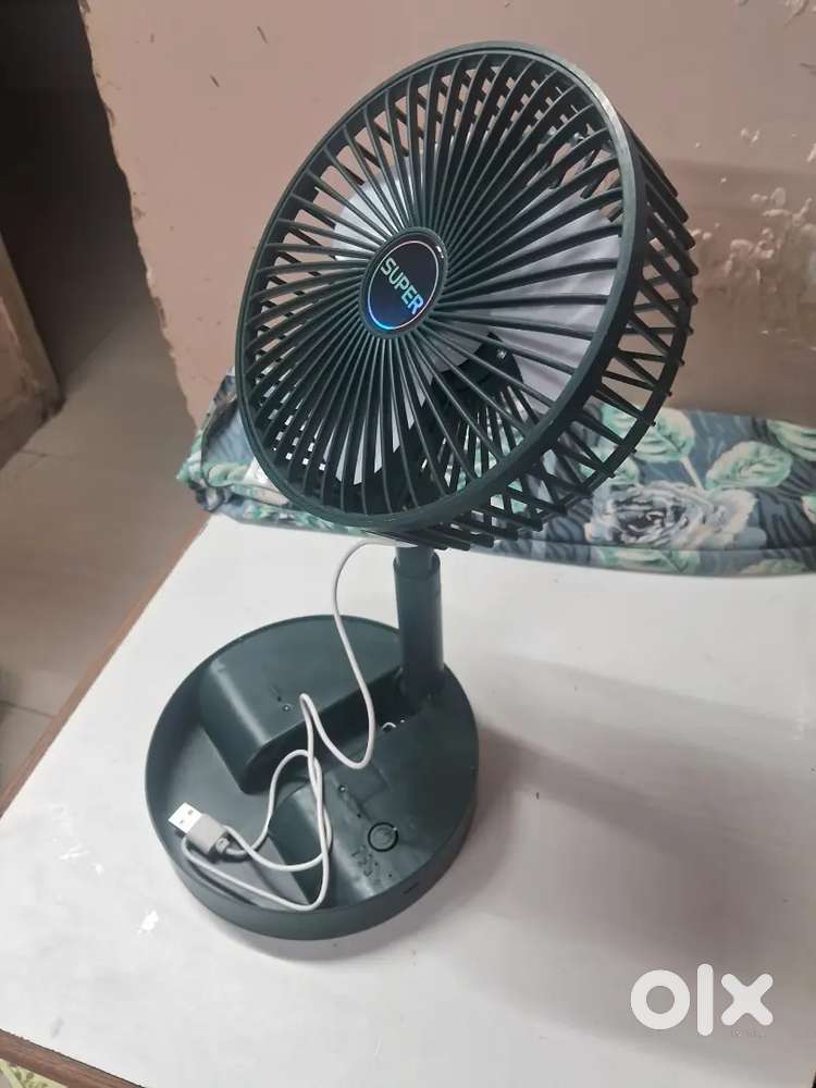 Table fan with cable