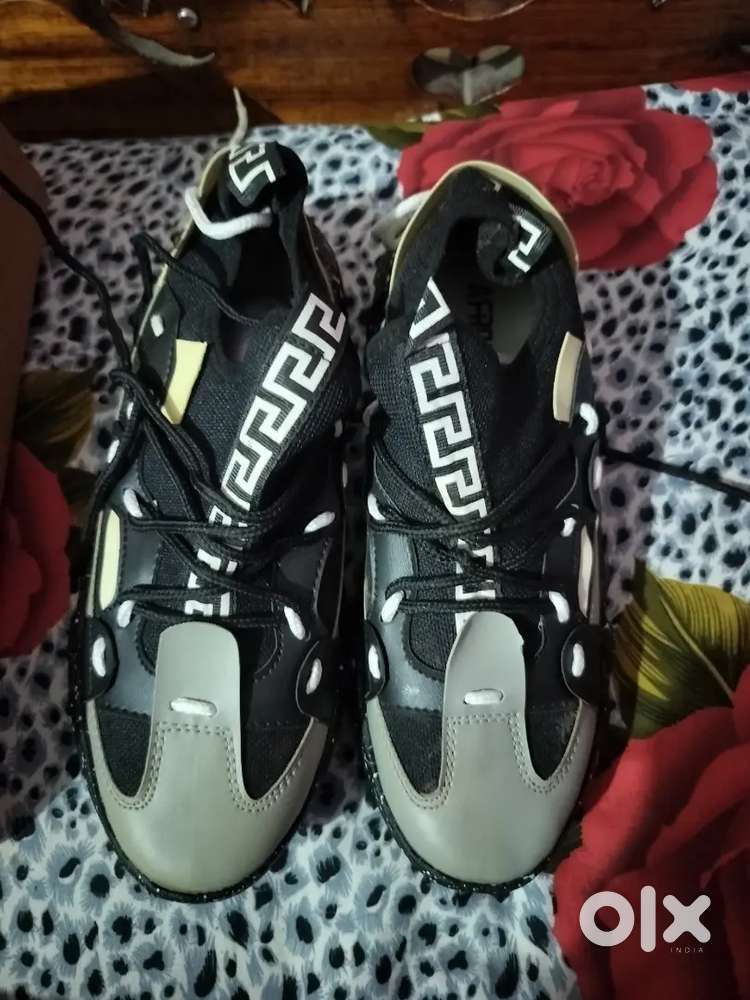 Men sports shoes
