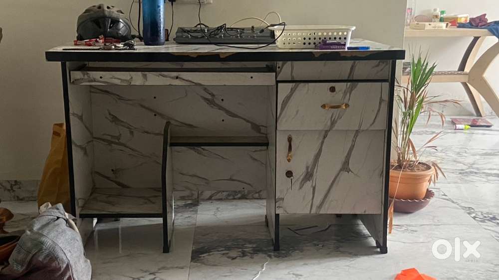 COMPUTER STUDY TABLE