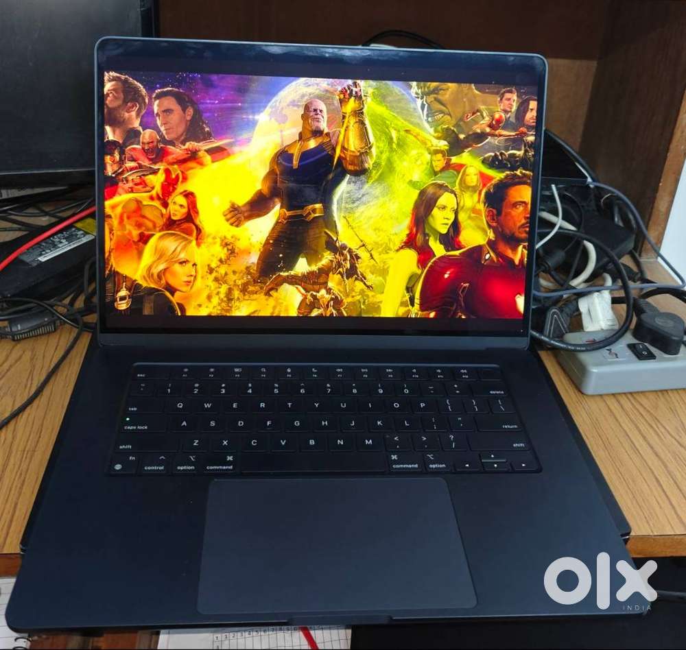 MACBOOK AIR 16-INCH BIG SCREEN