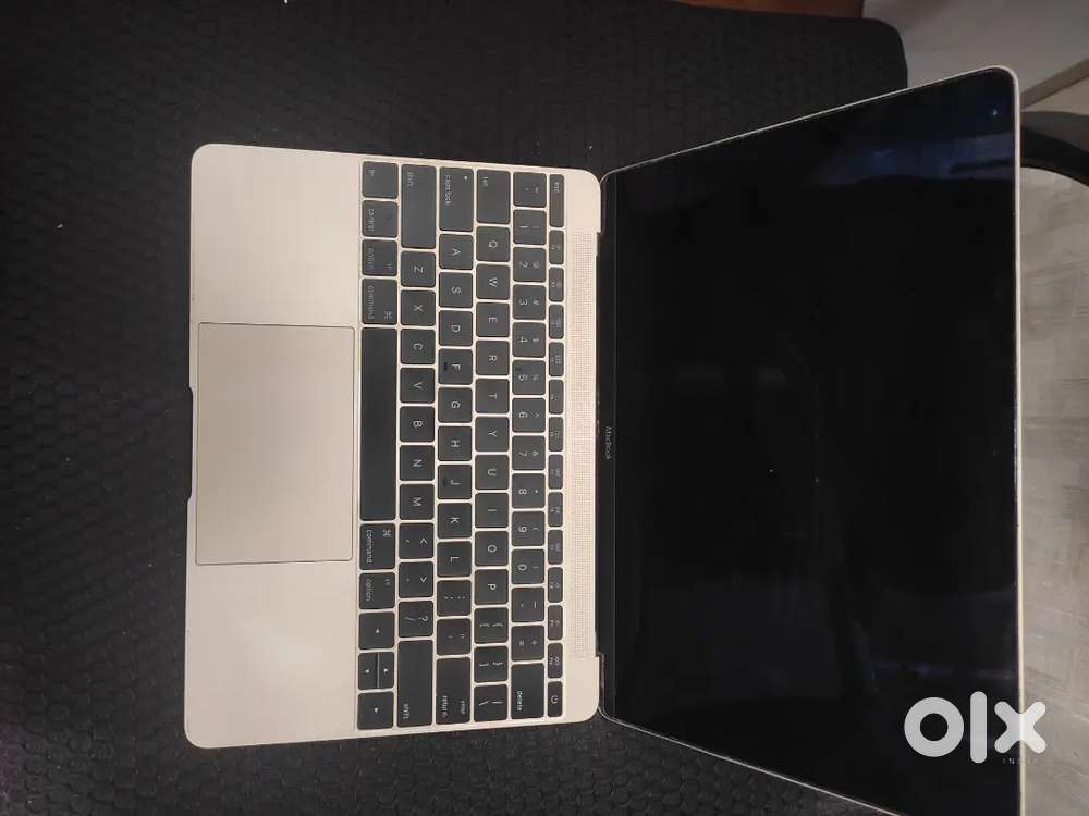 MacBook pro 2015 Ratina 8/256gb i5 processor super mint condition dm