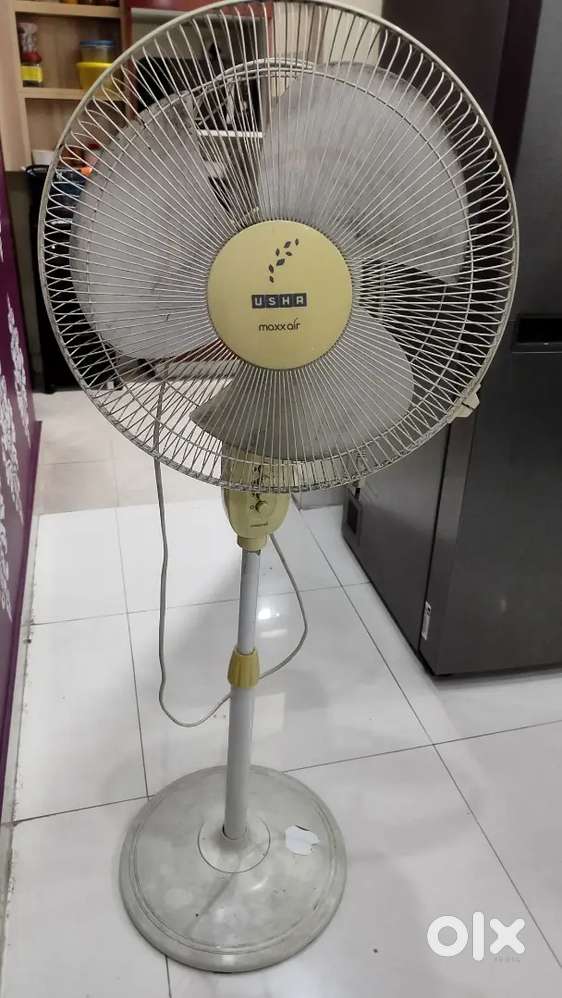 Usha pedastal fan