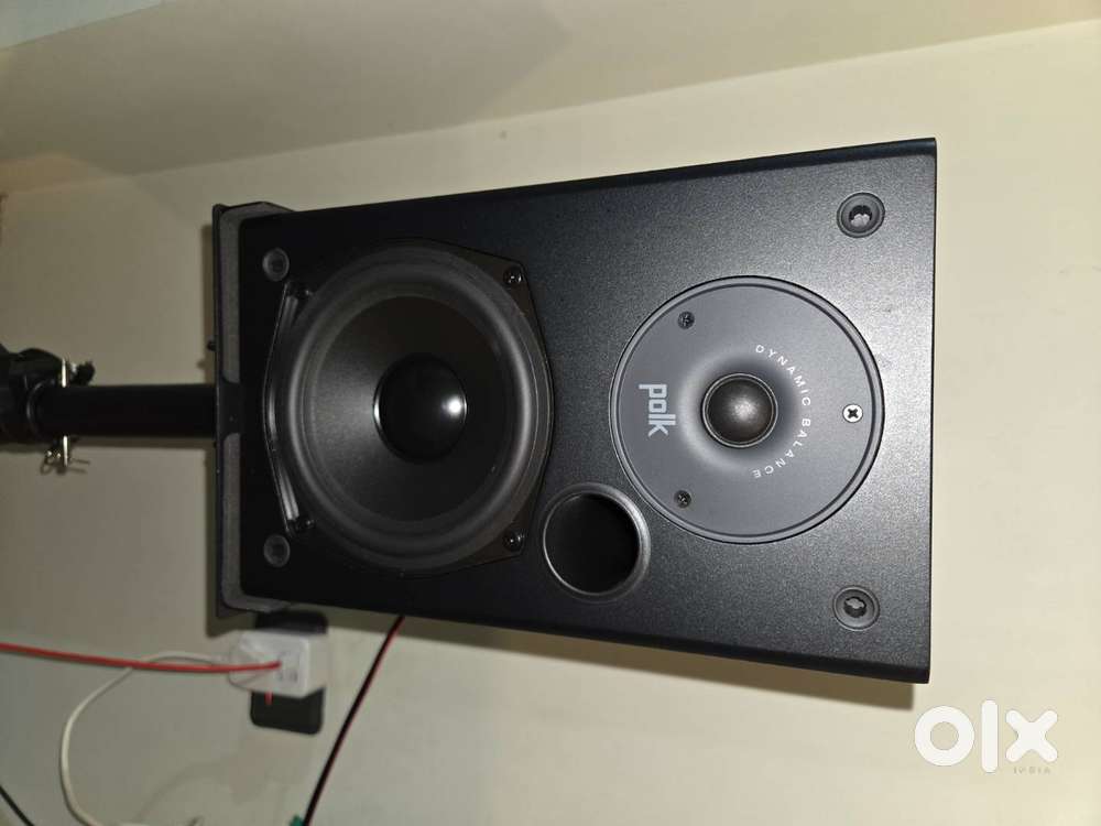 Polk audio t15 speakers. 1month old