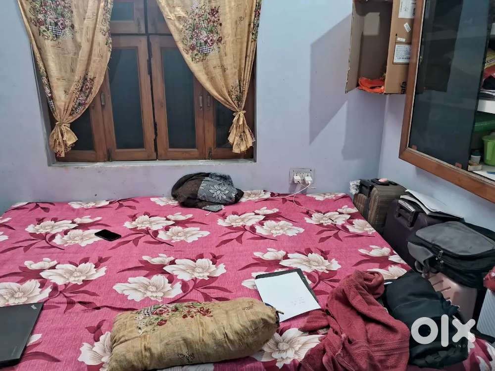 I want to student roompartner in ₹1700 at matiyari chauraha