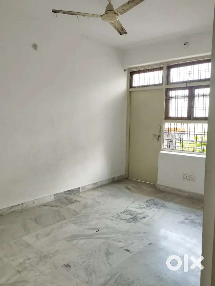 2bhk boys / girls / family